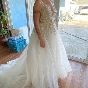 Bicici and Coty wedding dress